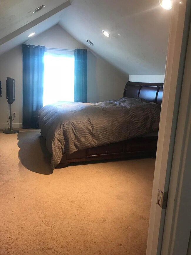 Master bedroom - 3431 Pleasant Ave