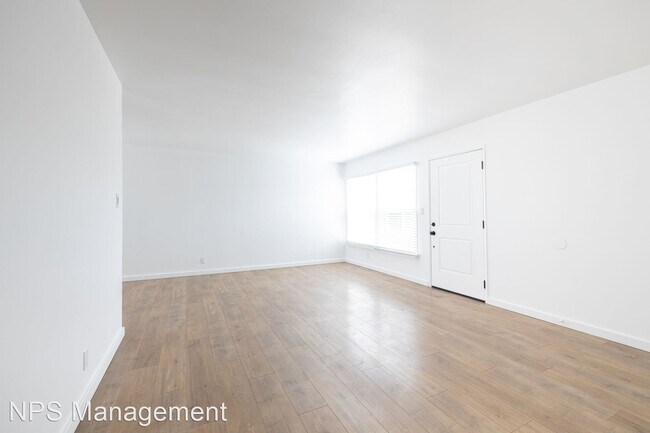 Building Photo - 2 br, 1 bath Apartment - 1521 E 2nd Street...