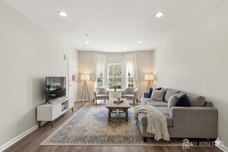 Building Photo - 102 Forest Dr