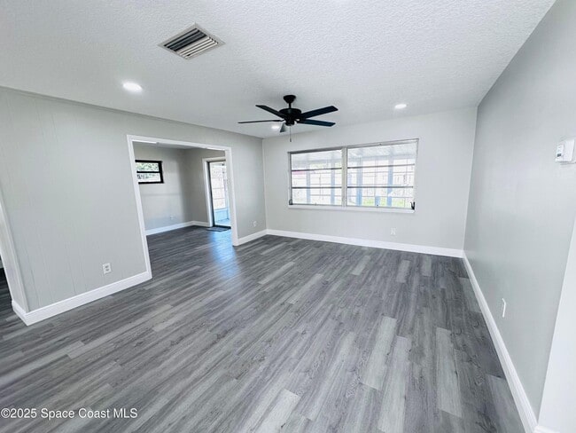 Building Photo - 1076 Hermosa Dr