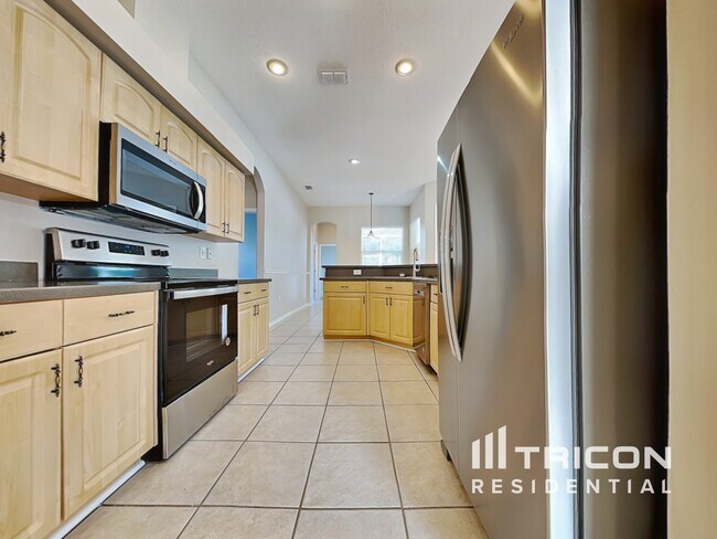 Building Photo - 1504 Canoe Dr