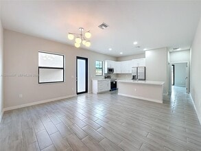 Building Photo - 410 NW 41st St