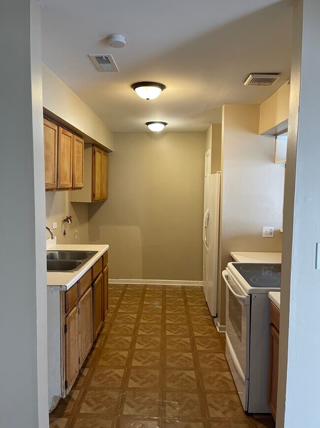 Foto del edificio - 1321 N Glen Cir