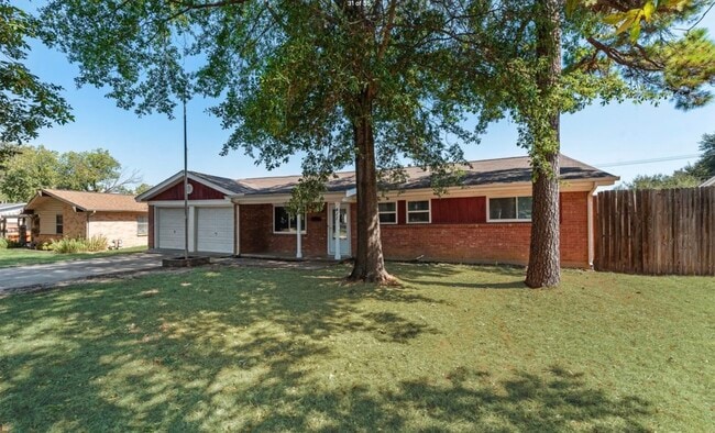 Foto del edificio - 411 Yorkshire Dr