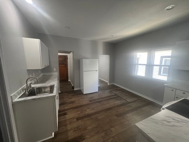 Kitchen - 641 Tenny Ave
