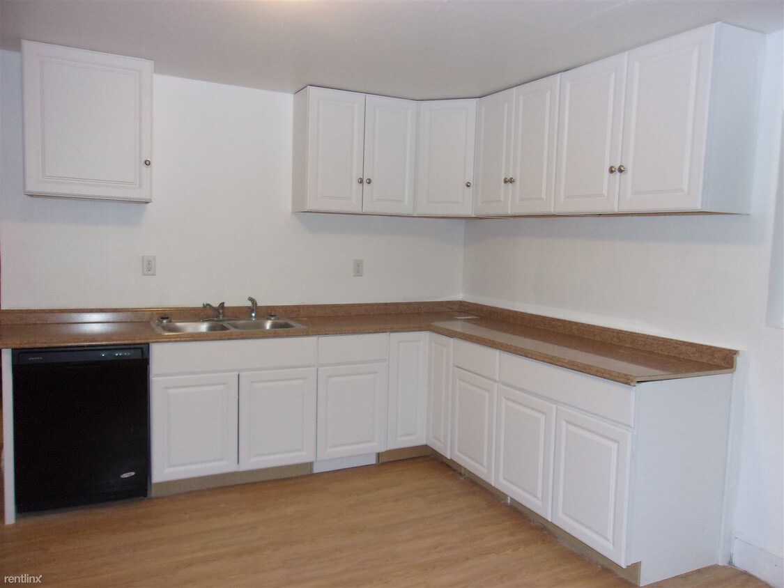 Primary Photo - 154 Broad Ave