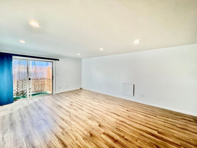 Foto del edificio - Stunning 3B/2BA Condo w/ private balcony a...