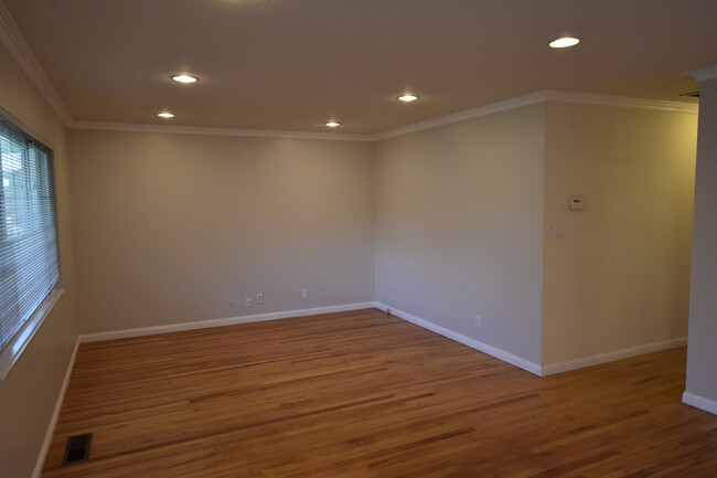 Foto del edificio - Gorgeous West San Jose 3BD 2BA 1400SF Home