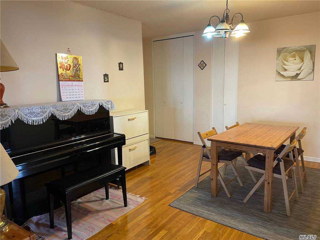 Foto principal - 41-67-67 Judge St