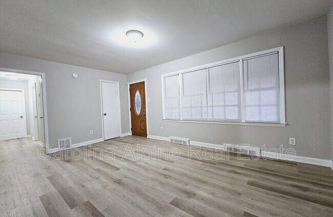 Foto del edificio - 4731 Hidden Valley Rd