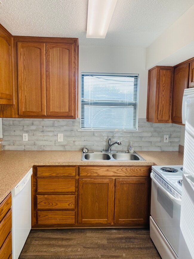Building Photo - 1614 Pecan Chase Cir