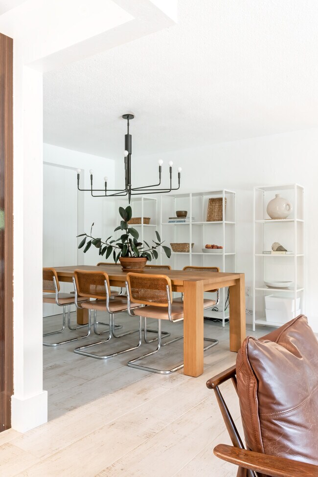 Foto del edificio - 2496 Wisteria St