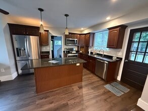 Building Photo - 553 Morton St