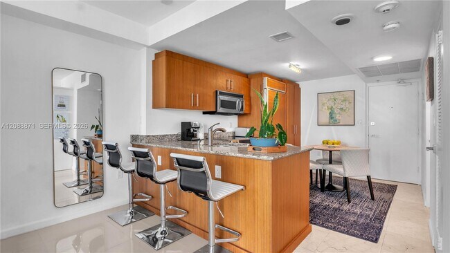 Foto del edificio - 10275 Collins Ave