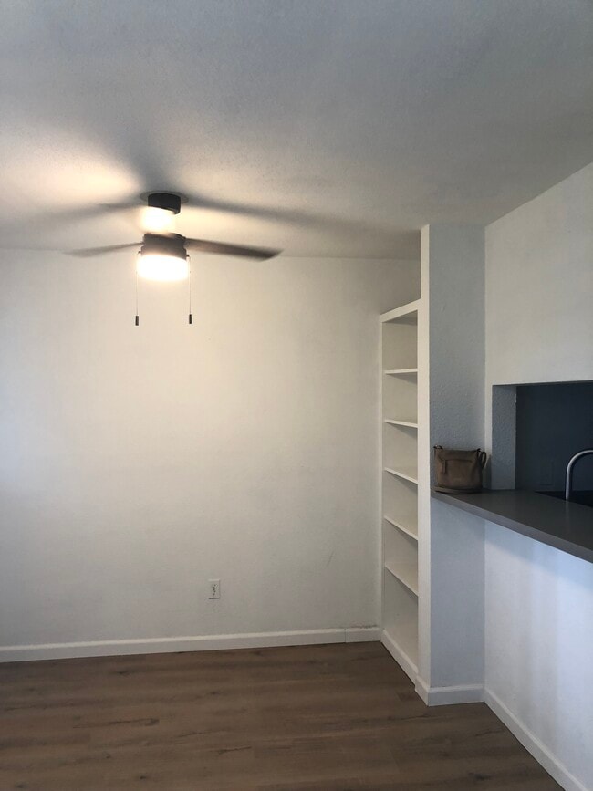 Building Photo - 15115 Mesa Dr