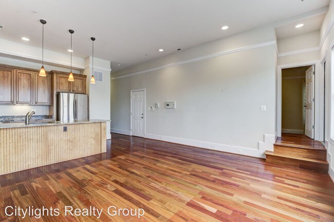Building Photo - 2 br, 2 bath House - 315 12th St. NE #301