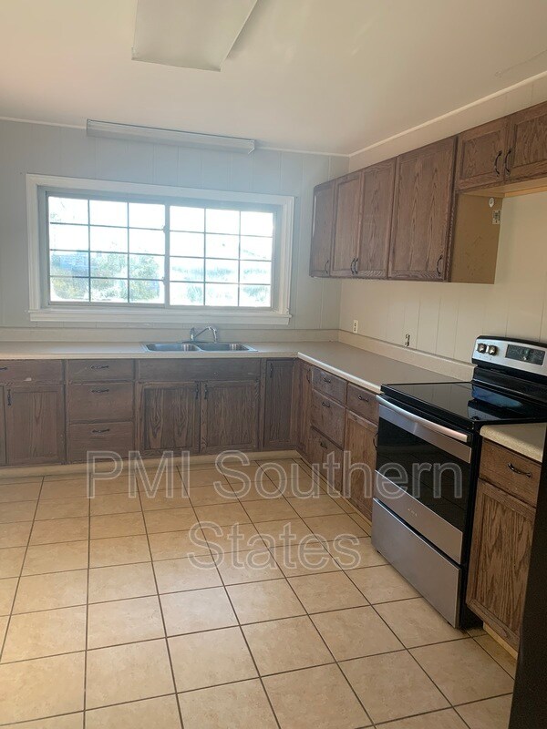 Building Photo - 11 Fairforest Way