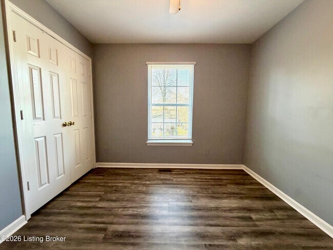 Building Photo - 2650 Lindsay Ave