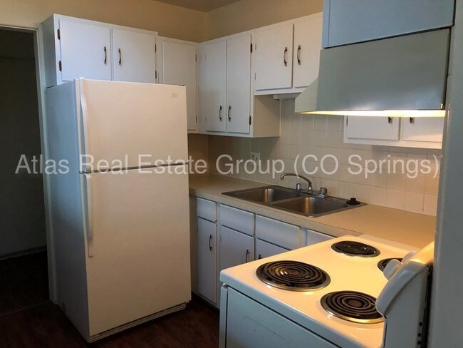 Building Photo - 138 Creekside Ln