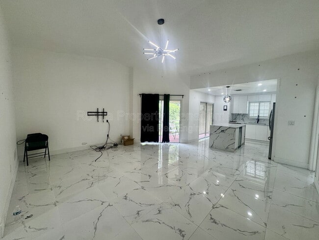 Foto del edificio - 2215 SE 6th Ct