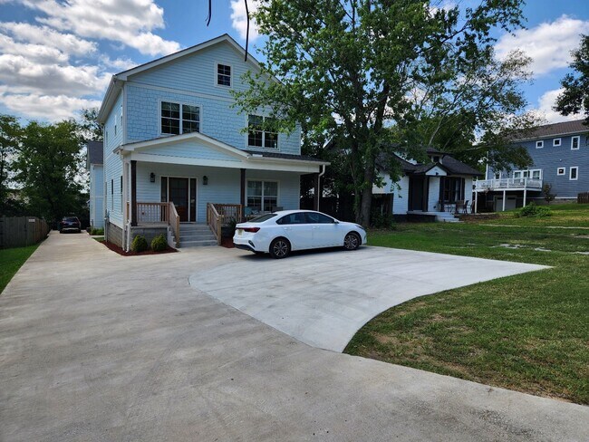 Building Photo - LIKE NEW 4BR/3BA in East Nashville!