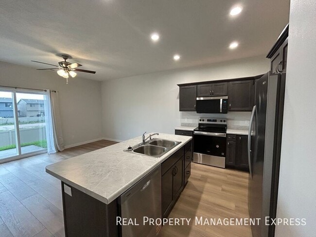 Building Photo - 2 Bedroom 1.5 Bathroom Home for Rent