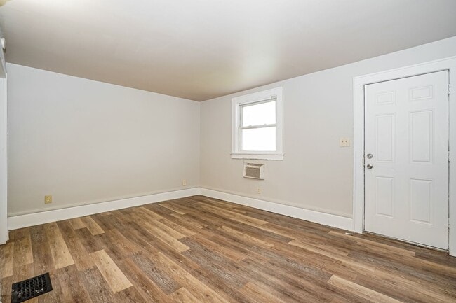 Building Photo - 2009-2009 1/2 SULLIVANT