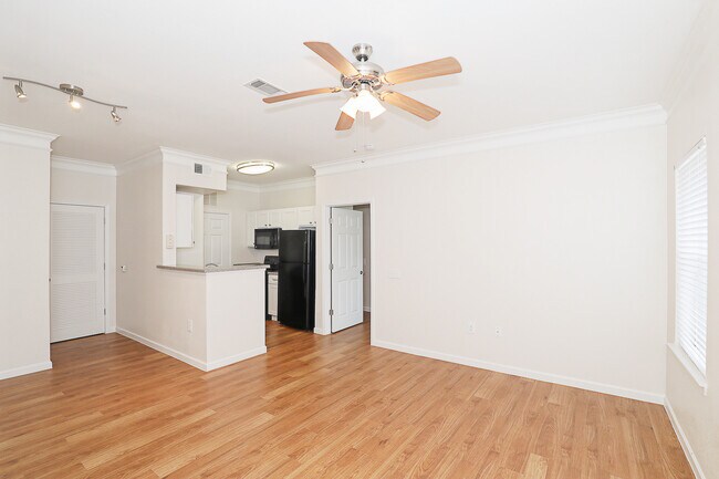 Área de sala de estar/comedor - Villas at Cypresswood