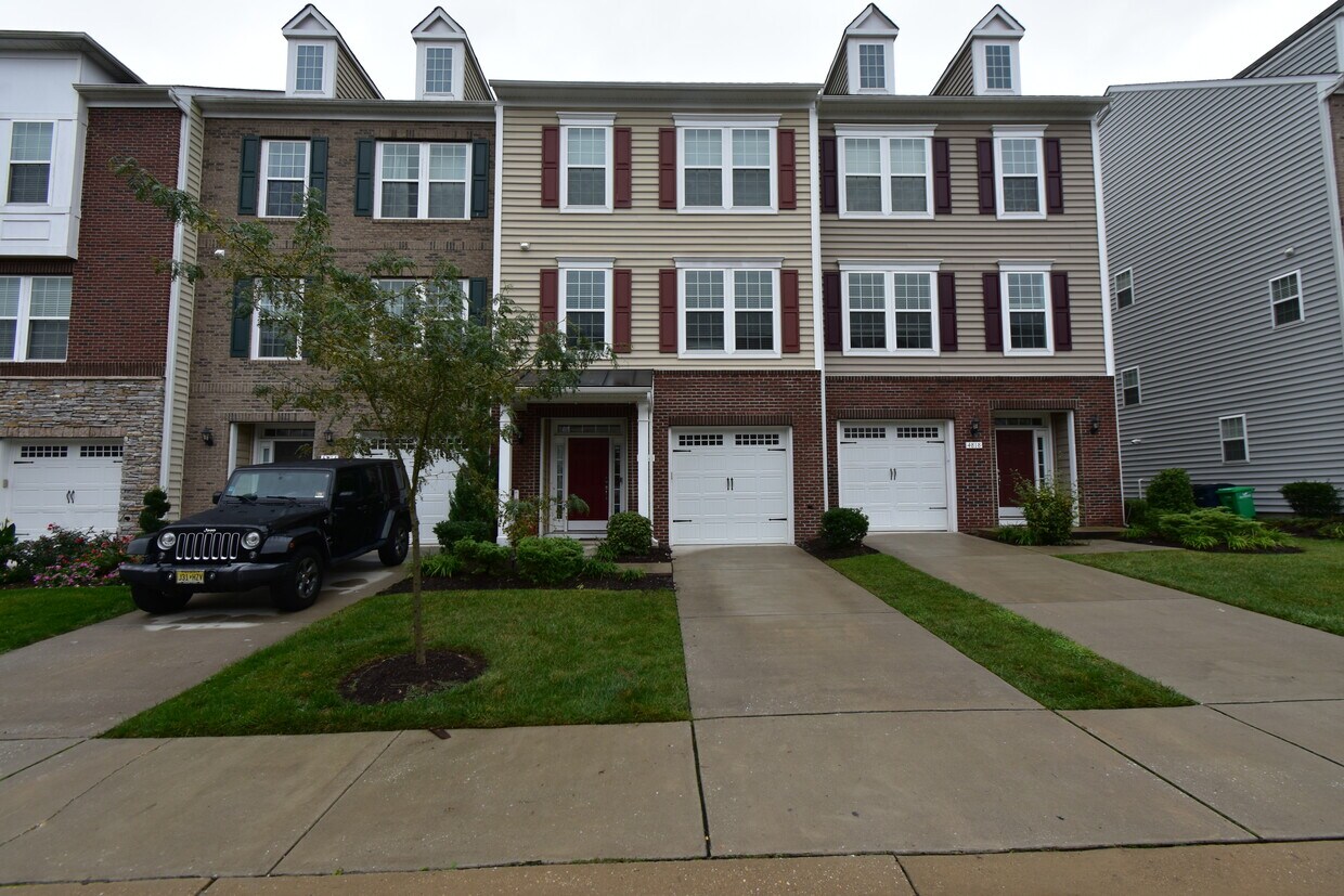 Primary Photo - 4816 Six Forks Dr