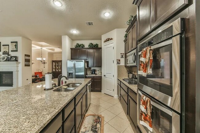 Foto del edificio - 7742 Candlelight Park Ln