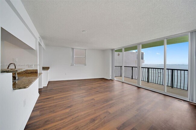 Building Photo - 1756 N Bayshore Dr