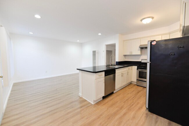 Building Photo - 247 Avenida Del Poniente