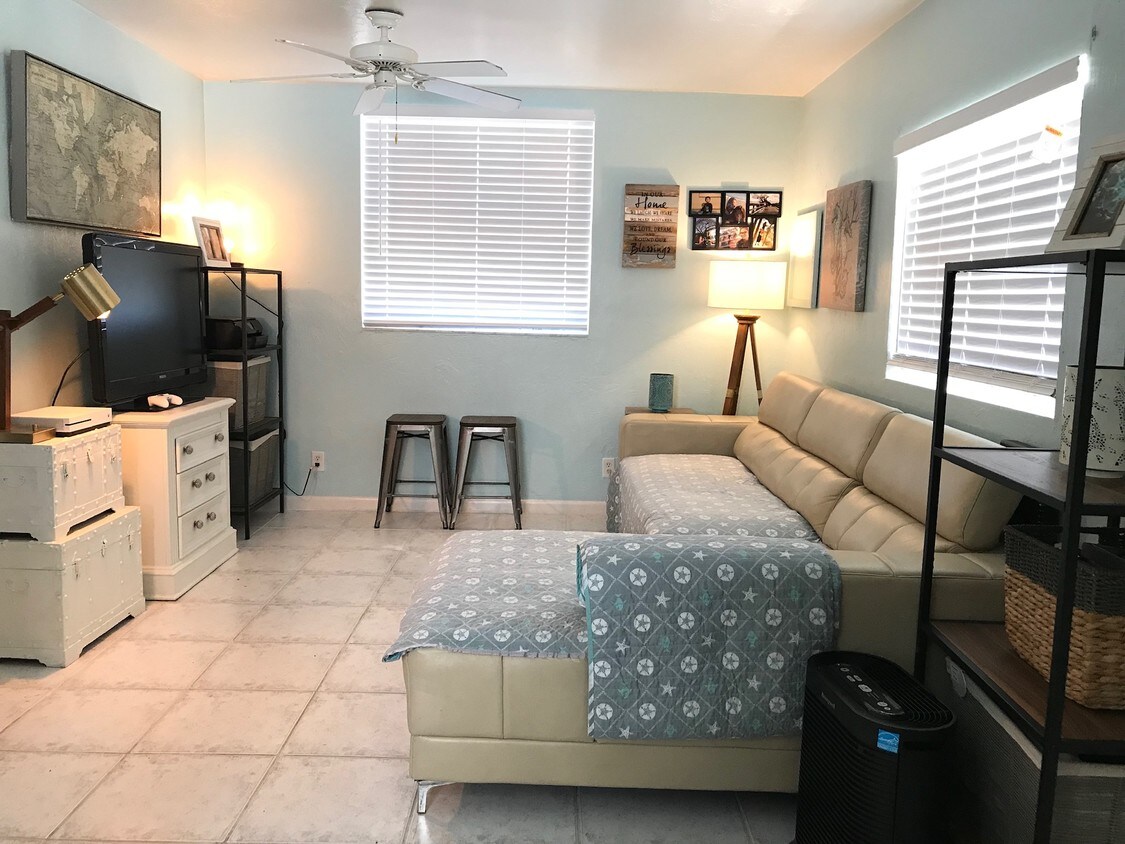 1290 Highlands Dr Unit D, Naples, FL 34103 Apartments in Naples, FL