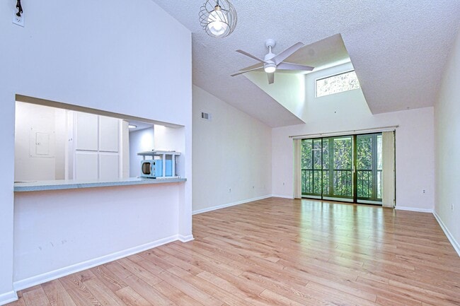 Building Photo - 3161 Lake Pine Way S