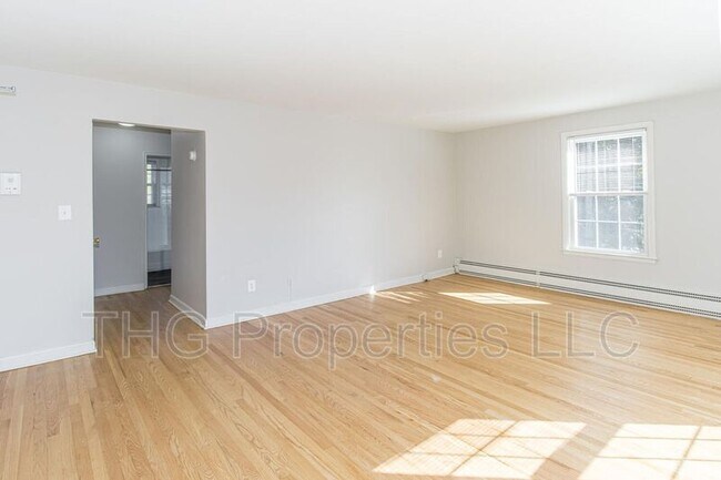 Foto del edificio - 82 Woodland Rd
