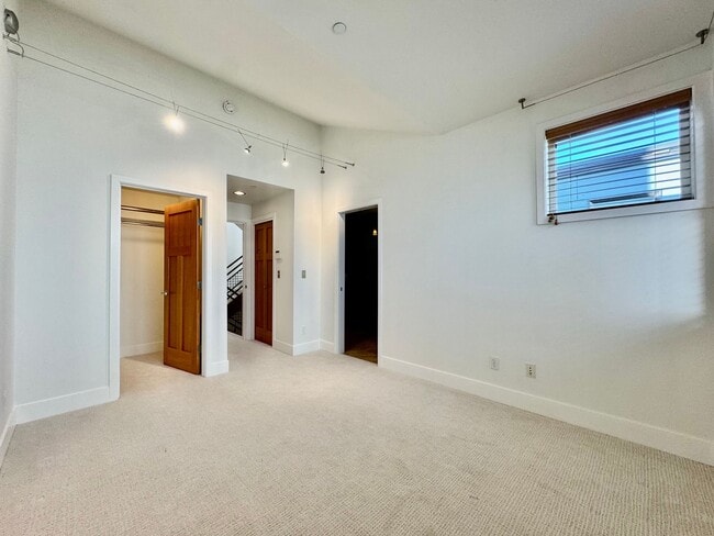 Foto del edificio - Stunning Fremont Townhome - Incredible Loc...