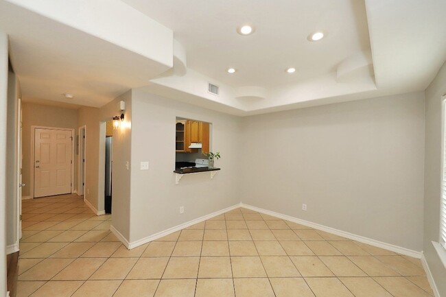 Building Photo - 1000 Ranchway Dr