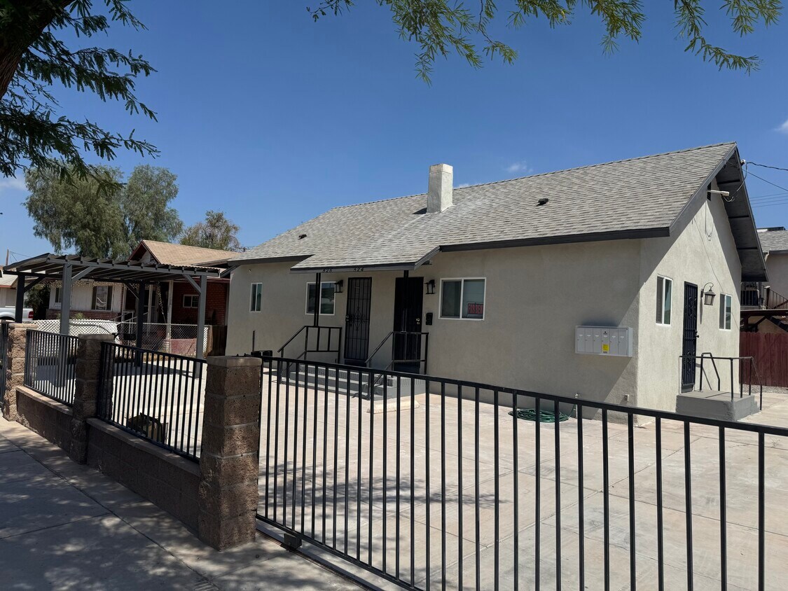 Foto principal - 624 W Holt Ave