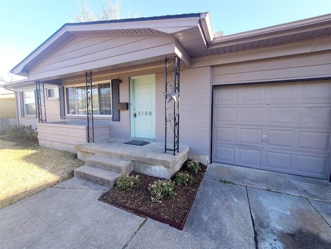 Building Photo - 3108 Mayhew Dr