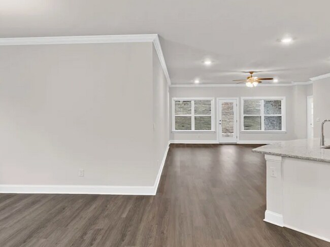 Foto del edificio - THREE CAR GARAGE in Resort Community