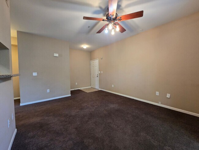 Foto del edificio - CANYON CREST CONDO