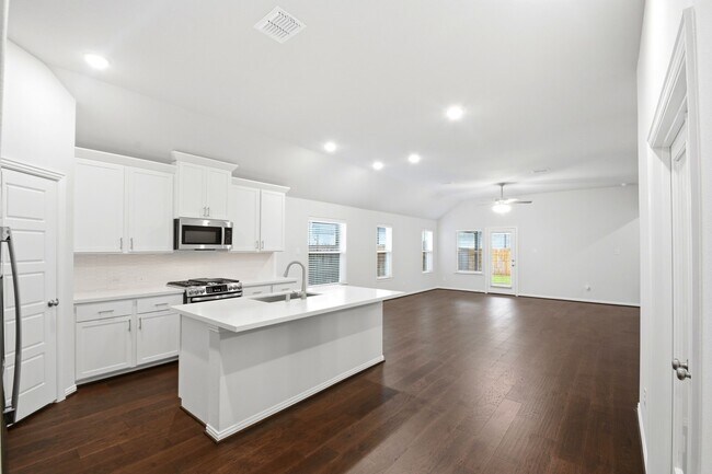 Building Photo - 2106 Villa Flora Ln