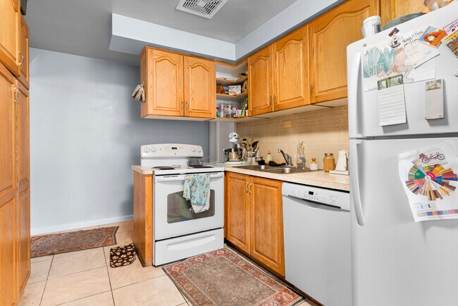 Building Photo - 415 N 100 E