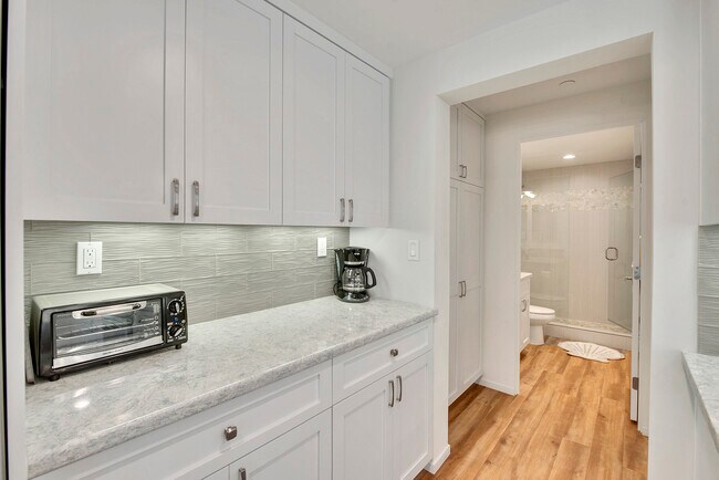 Foto del edificio - 719 Devon Ct