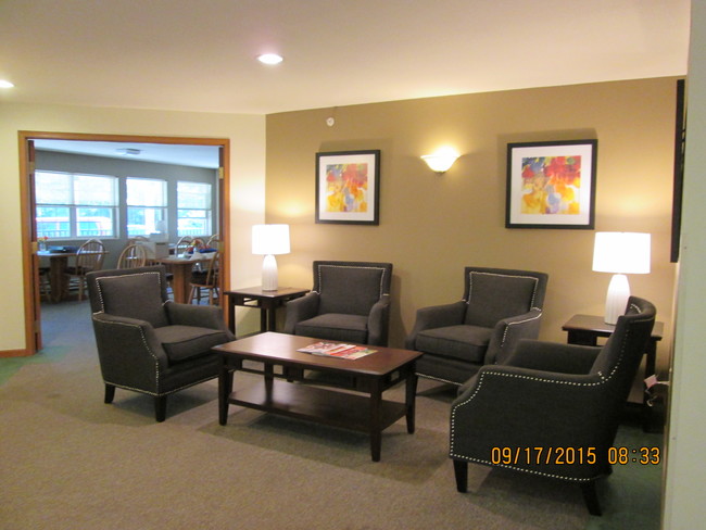 Building Photo - Lincoln Crest Senior Apartments