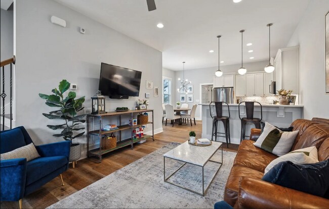 Foto del edificio - "Experience Nashville Charm: Spacious 3-Bed, 3.5-Bath Retreat on Byrum Avenue!" Fenced Back Yard!