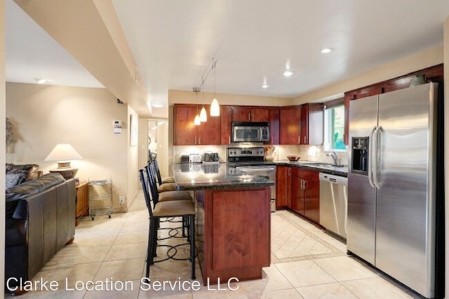 Foto del edificio - 6824 E 2nd St