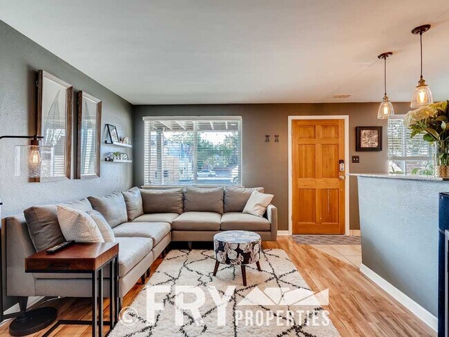 Foto del edificio - Updated Condo in Highlands Square