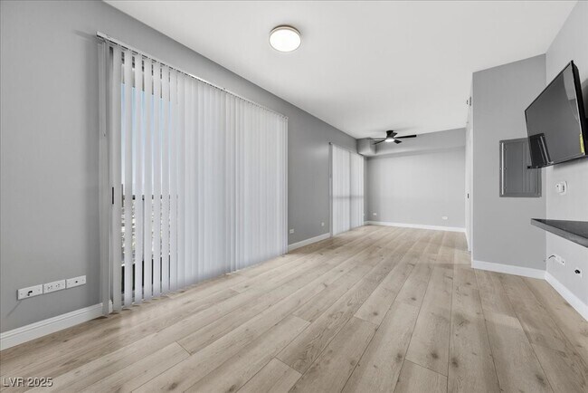 Foto del edificio - 200 W Sahara Ave