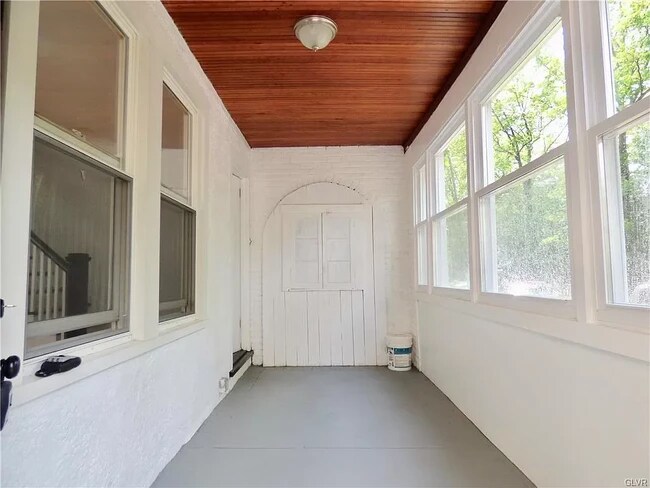 Building Photo - 722 Hawthorne Rd